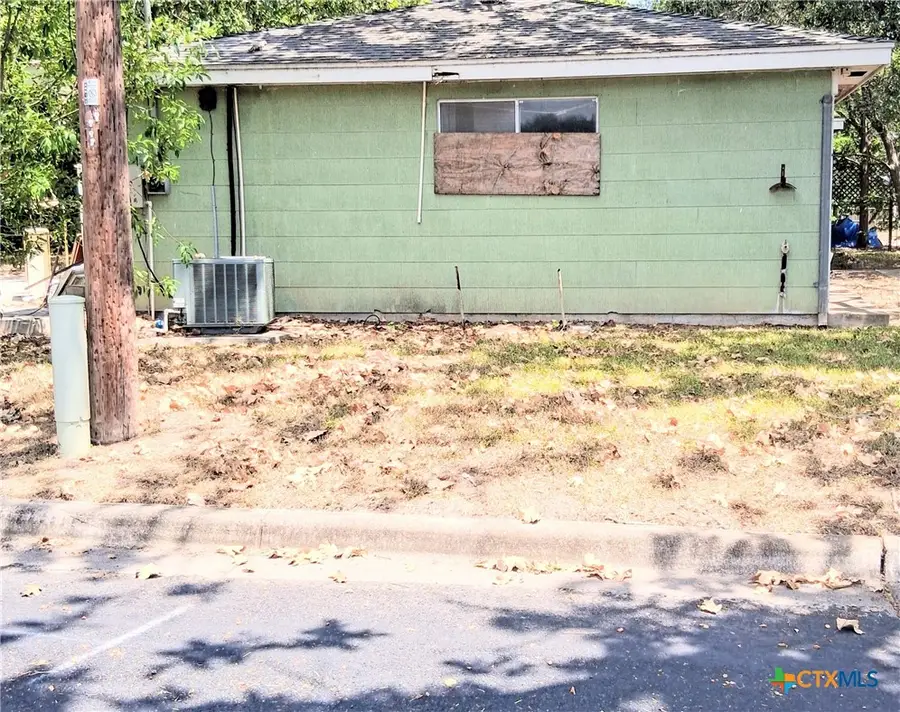 1702 Woodlawn Street, Victoria, TX 77901 - #2