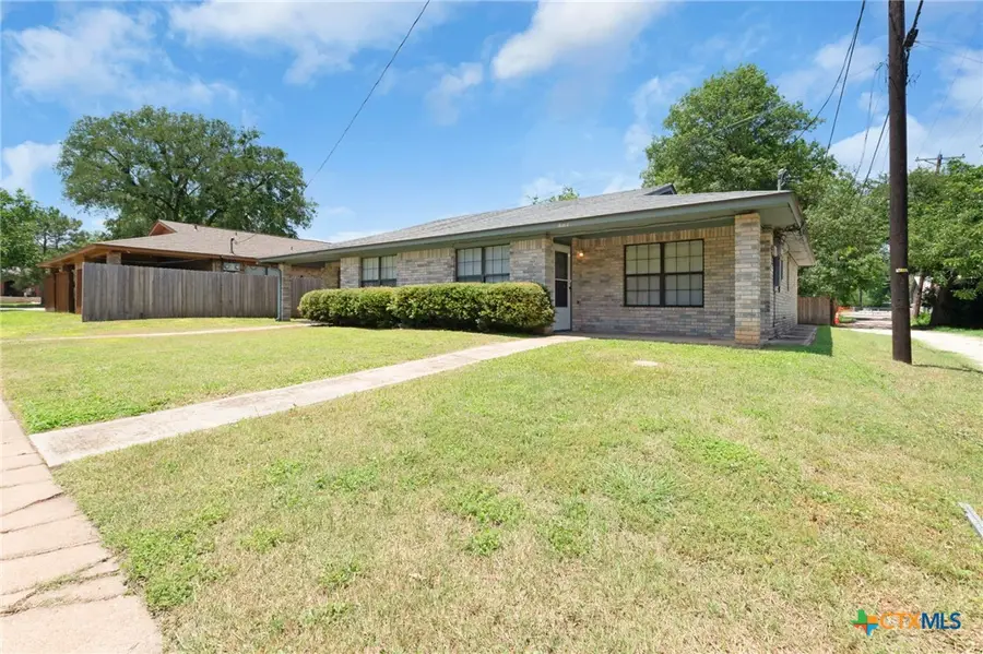 307/309 W 2nd Street, Lampasas, TX 76550 - #2
