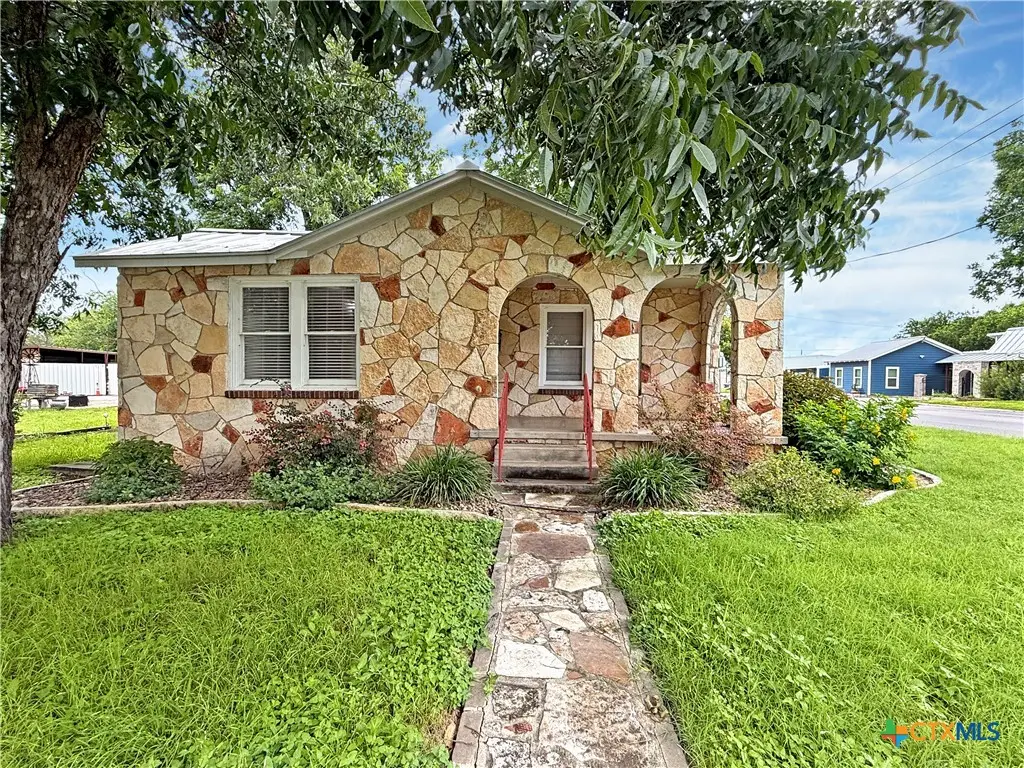1195 W Coll Street, New Braunfels, TX 78130 - #1