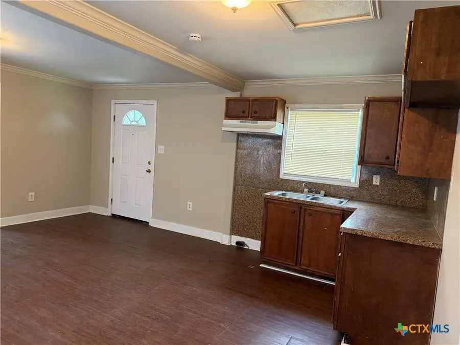 801 E Park Avenue, Victoria, TX 77901 - #2