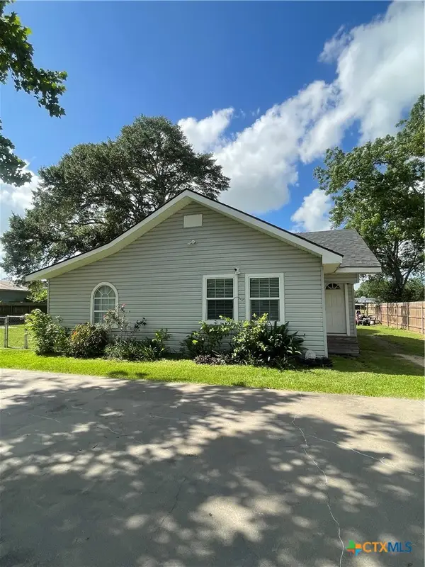 1006 South Street, El Campo, TX 77962
