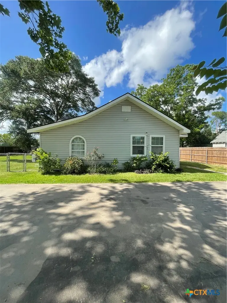 1006 South Street, El Campo, TX 77962 - #2