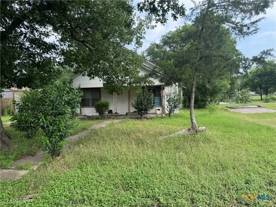 206 Farish Avenue, Rosebud, TX 76570 - #2