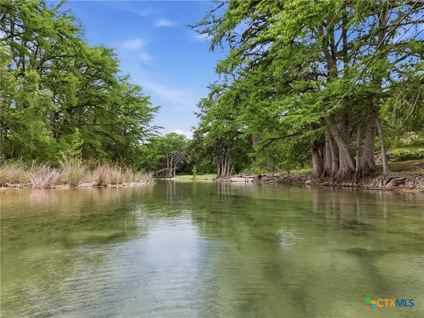 1260 Magers Road, Concan, TX 78801