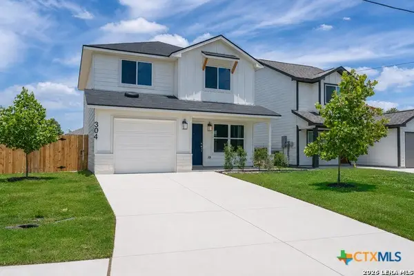 304 W Martindale, Seguin, TX 78155