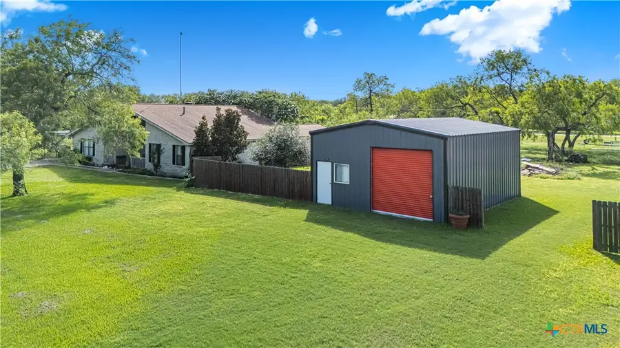 404 Cottonwood, Victoria, TX 77904 - #2