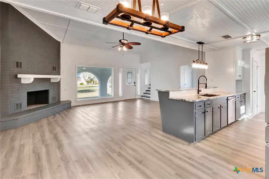 445 Lakeshore Drive, Victoria, TX 77905 - #2