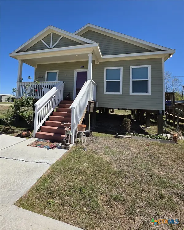 501 S 13th Street, Seadrift, TX 77983
