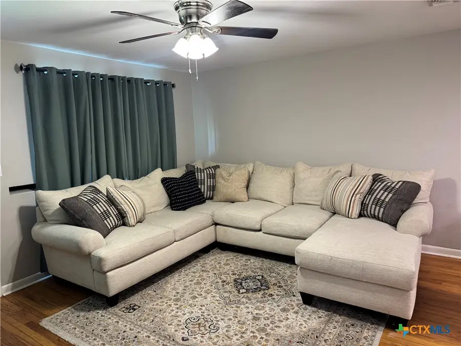 2304 E Mistletoe Avenue, Victoria, TX 77901 - #3