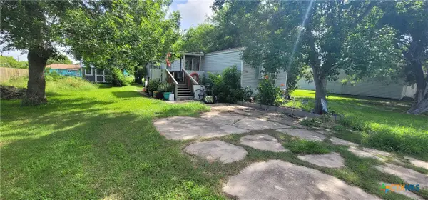706 W Cleveland Avenue, Seadrift, TX 77983