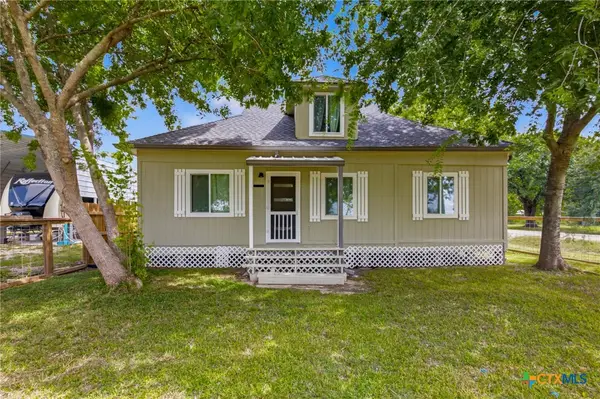 502 W Houston Avenue, Seadrift, TX 77983