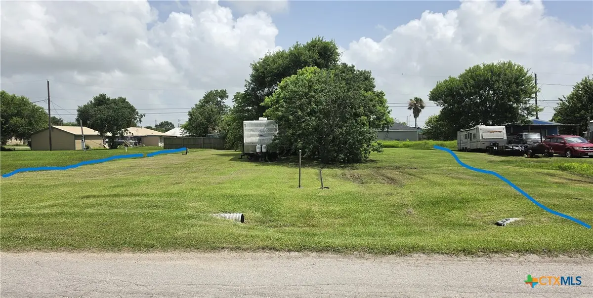 711-717 W Broadway Avenue, Seadrift, TX 77983 - #1
