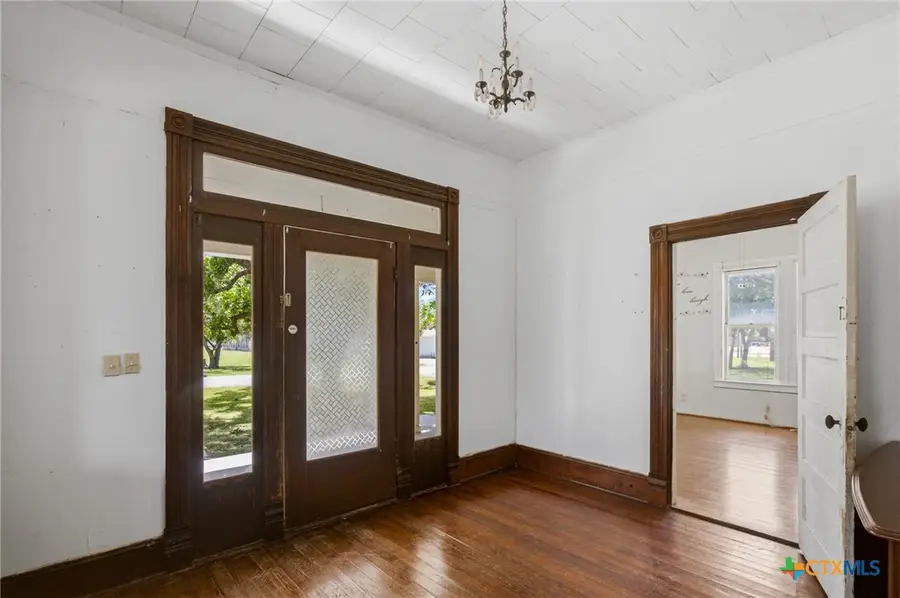 119 N West Street, Yorktown, TX 78164 - #2