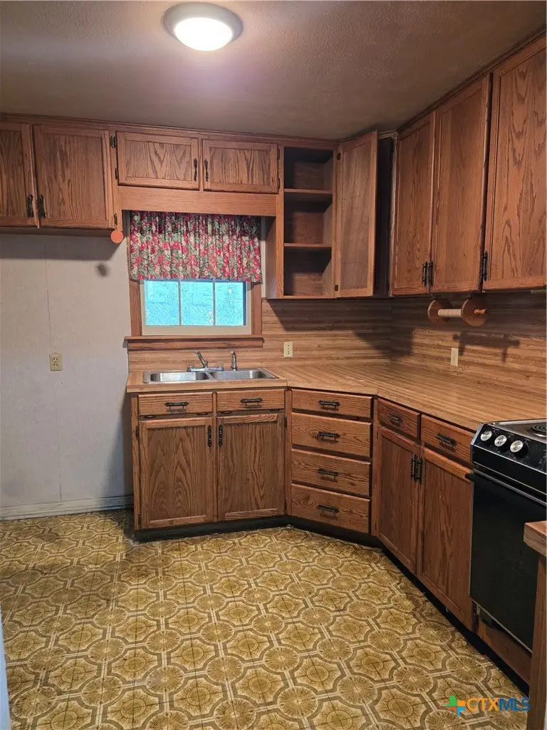 1410 N Beal Street, Belton, TX 76513 - #3