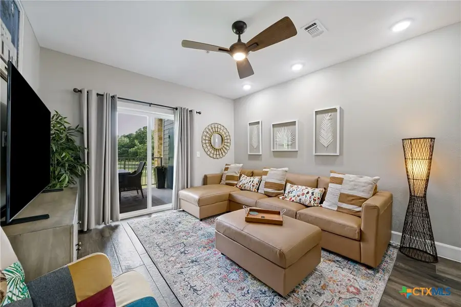 1228 Ervendberg Avenue #104, New Braunfels, TX 78130 - #3