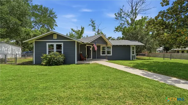 733 E Krezdorn Street, Seguin, TX 78155