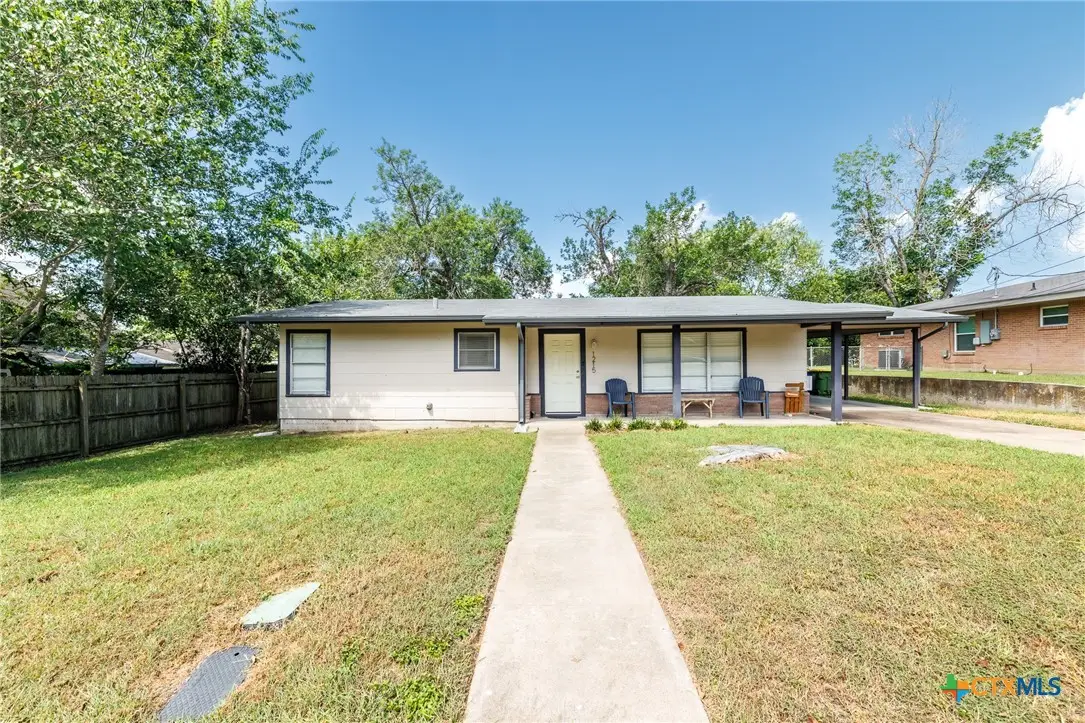 1215 N Hamilton Street, Gonzales, TX 78629 - #1