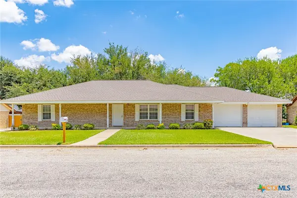 216 E Montana Drive, Shiner, TX 77984
