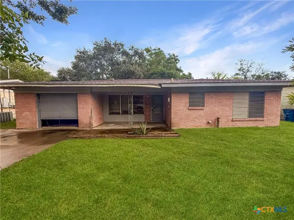 214 Crockett Street, Port Lavaca, TX 77979