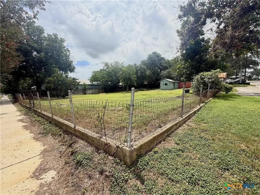 612 E Common Street, New Braunfels, TX 78130 - #2