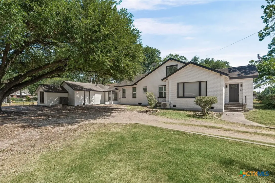 1707 N Travis Avenue, Cameron, TX 76520 - #1