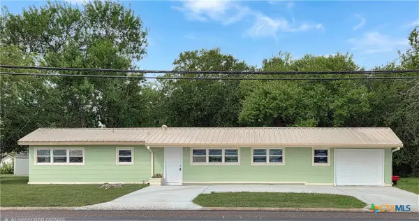 1021 N Virginia Street, Port Lavaca, TX 77979