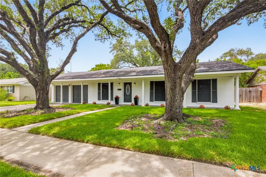 2308 E Loma Vista Avenue, Victoria, TX 77901 - #2