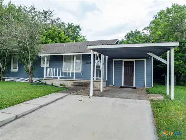 1805 E Crestwood Drive, Victoria, TX 77901