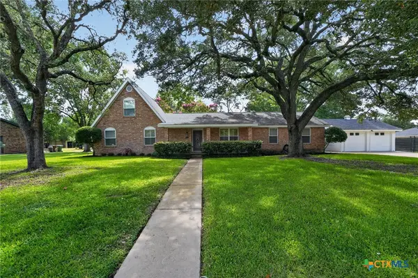 1622 Twin Island Drive, Lockhart, TX 78644