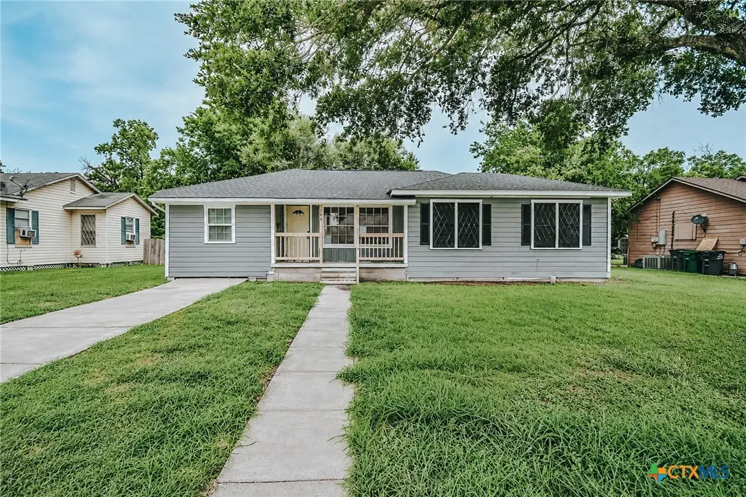 606 E Mesquite Lane, Victoria, TX 77901 - #1