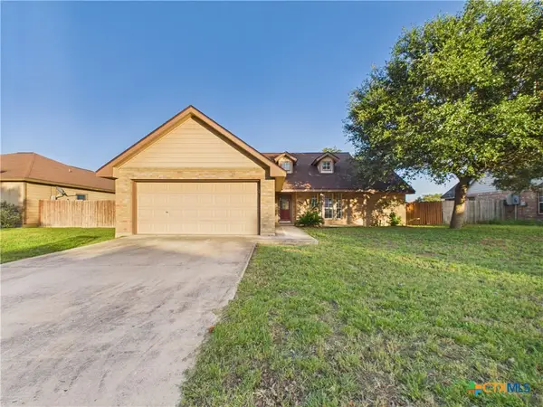 1125 Iris Crescent, Floresville, TX 78114