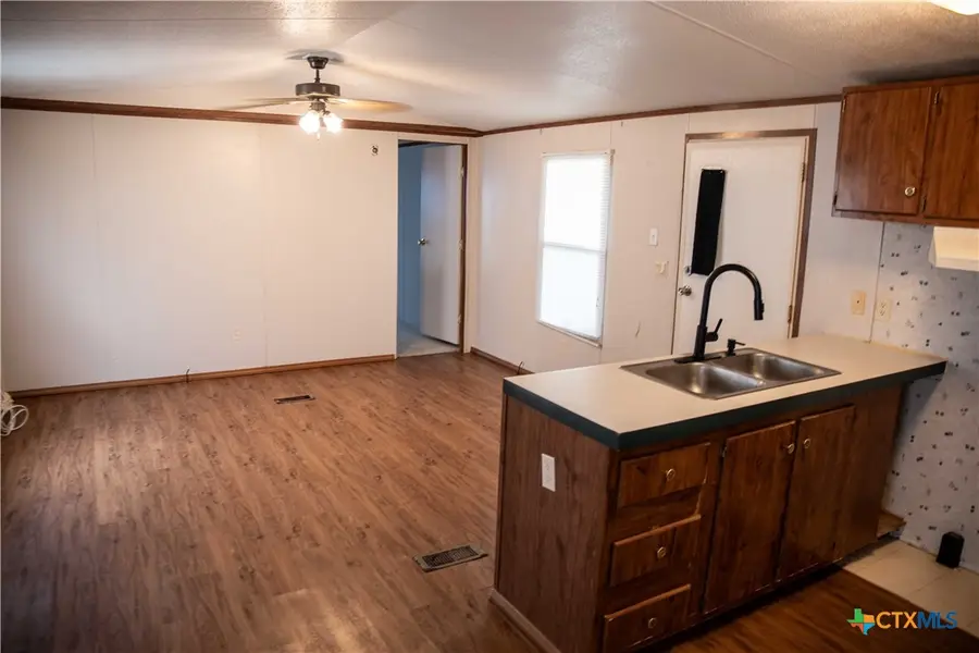 102 Harrison Street, Victoria, TX 77904 - #2