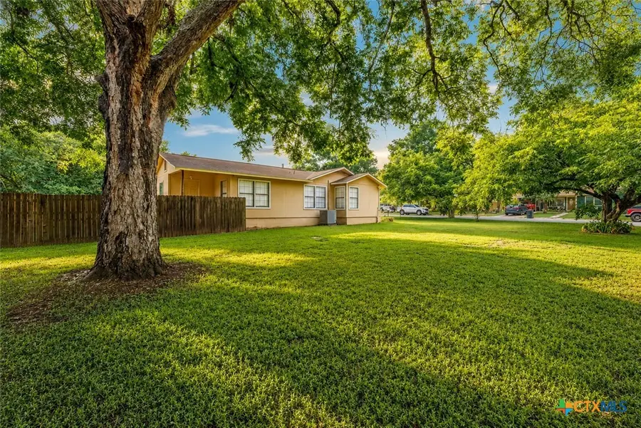 140 Hillcrest Drive, Luling, TX 78648 - #2