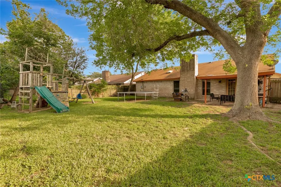 206 Fleetwood Drive, Victoria, TX 77901 - #2