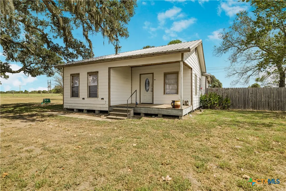4526 E State Highway 111, Yoakum, TX 77995 - #1