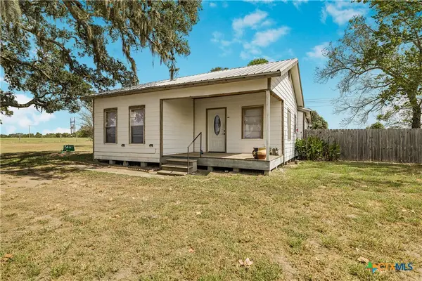 4526 E State Highway 111, Yoakum, TX 77995