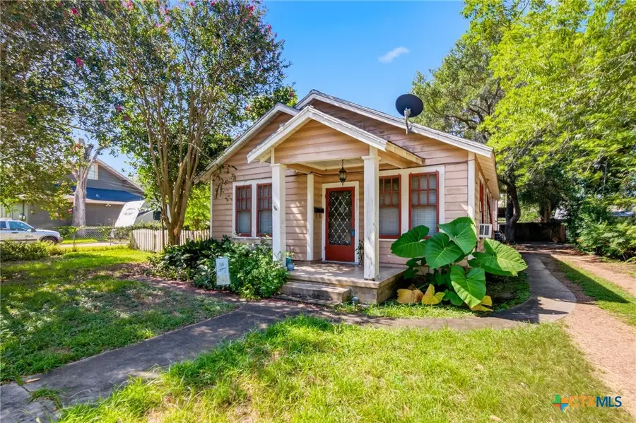 705 W San Antonio Street, Victoria, TX 77901 - #3