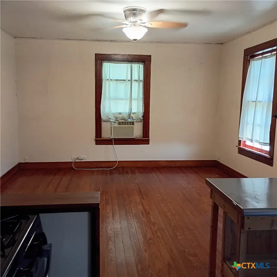 606 E Newman, Cuero, TX 77954 - #2