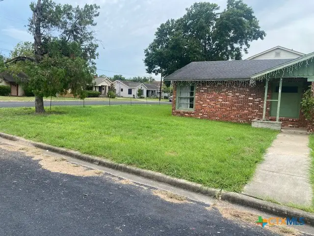 1001 Eisenhower Street, Victoria, TX 77901 - #2
