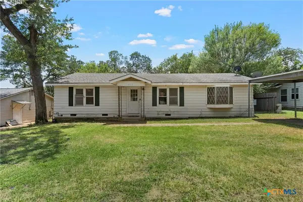 611 E 5th Street, Cameron, TX 76520