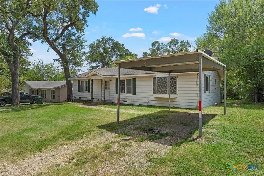611 E 5th Street, Cameron, TX 76520 - #2