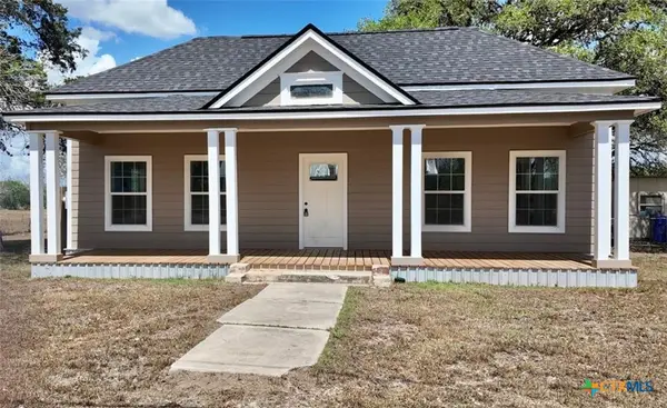 210 Julia St., Yoakum, TX 77995