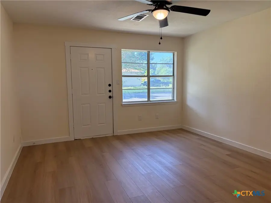 706 W Avenue E, Copperas Cove, TX 76522 - #2