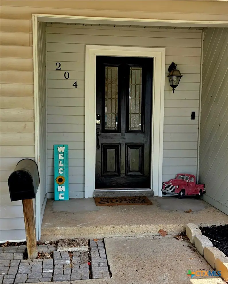 204 N 26th Street, Gatesville, TX 76528 - #2
