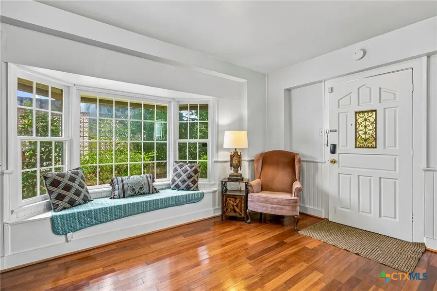108 E College Street, Seguin, TX 78155 - #3
