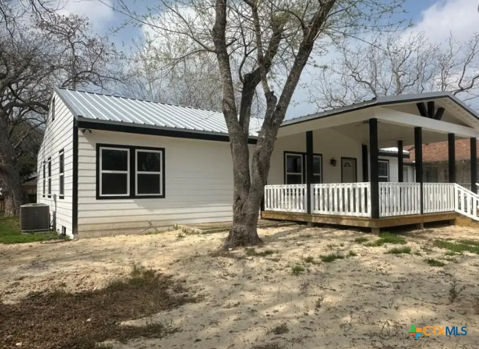 1008 N Gonzales St, Cuero, TX 77954 - #1