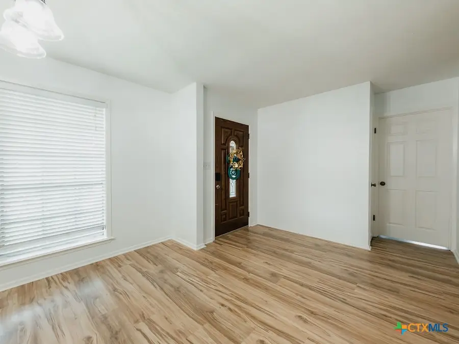 404 Alamogordo Drive, Victoria, TX 77904 - #3