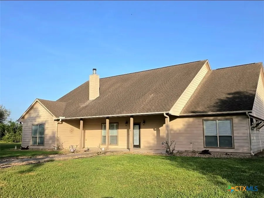 565 E Ward Street, Goliad, TX 77963 - #2