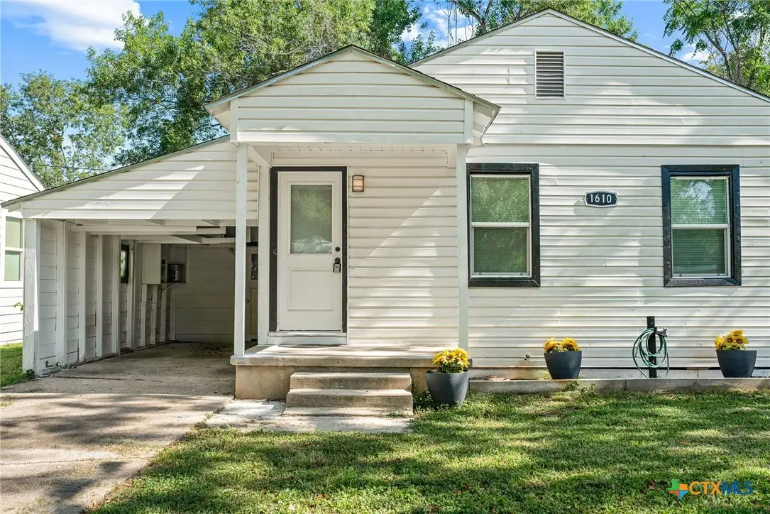 1610 E Rosebud Avenue, Victoria, TX 77901 - #1
