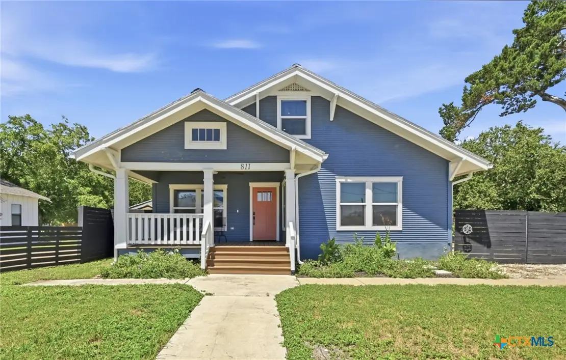811 / 813 S Commerce Street, Lockhart, TX 78644 - #1